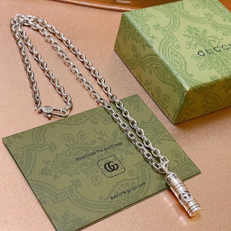 G*u*i necklaces